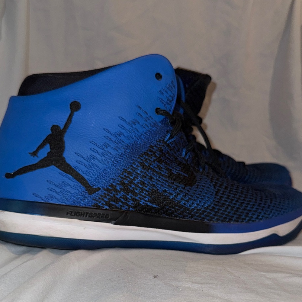 Nike Men's Blue and Black High-Top Sneakers
